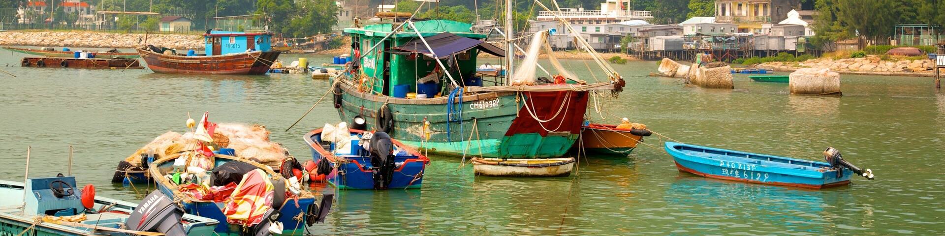 Tai O Fishing Village which includes a bay or harbor, mountains and boating
