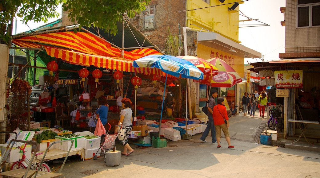 Tai O Fishing Village showing markets
