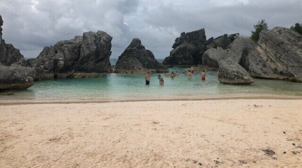 If you steer to the right when you arrive at Horsehoe Bay you will find the gem around the corner from the crowds. Great pictures from the rocks into the turquoise waters below.
#LifeAtExpedia