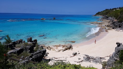 When I saw this beach, I wished I'd get lost in the Bermuda Triangle.
#LifeAtExpedia #bermuda