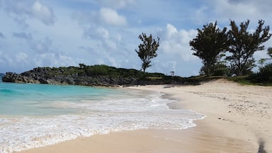 Fifty Shades of Blue on a beach in Bermuda.
#LifeAtExpedia #bermuda