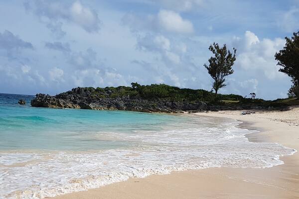 Fifty Shades of Blue on a beach in Bermuda.
#LifeAtExpedia #bermuda