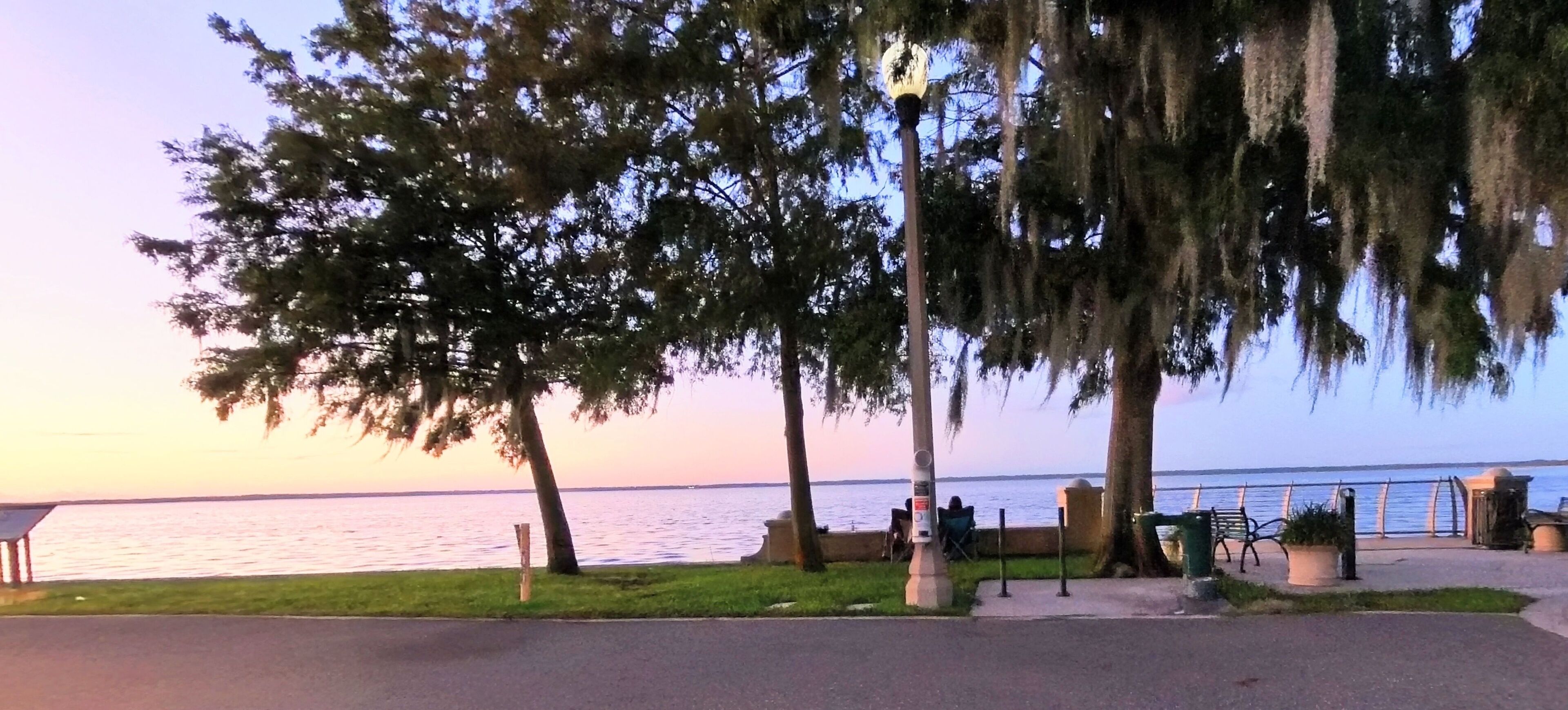 Lake Monroe sunset in the park