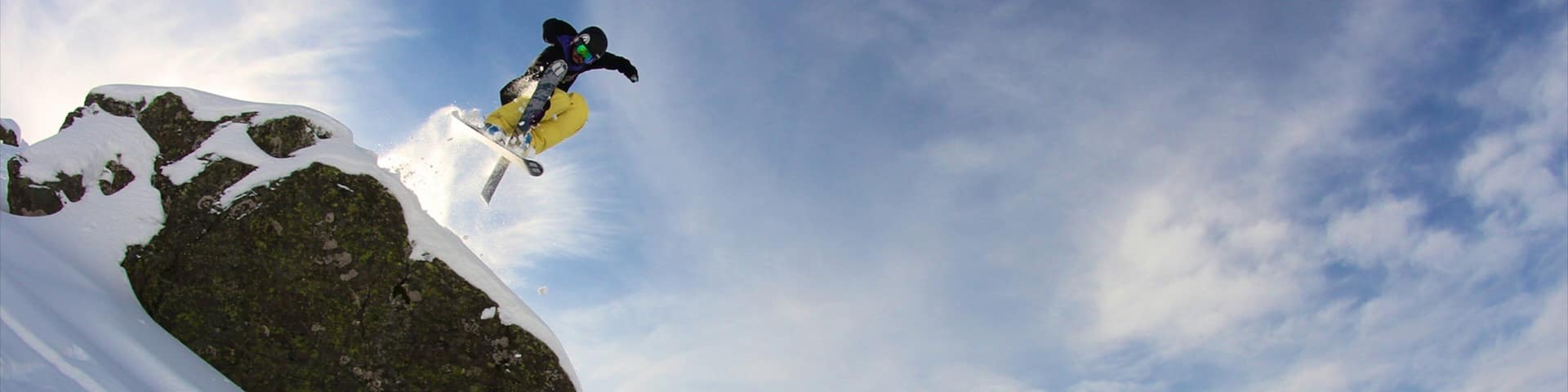 Falls Creek montrant neige et ski aussi bien que homme