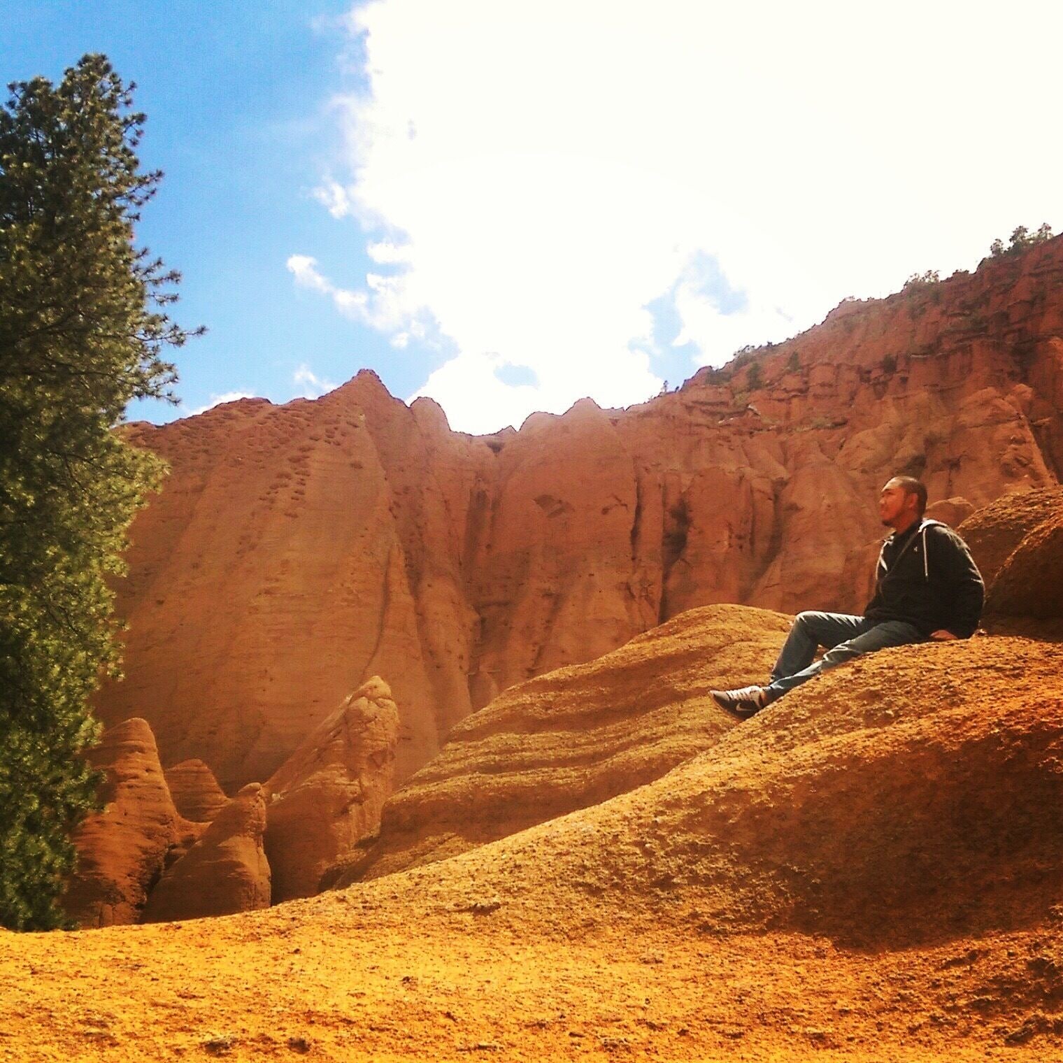 Hiked for 1.5 miles and ended up in in the Red Mountain...just majestic 😃