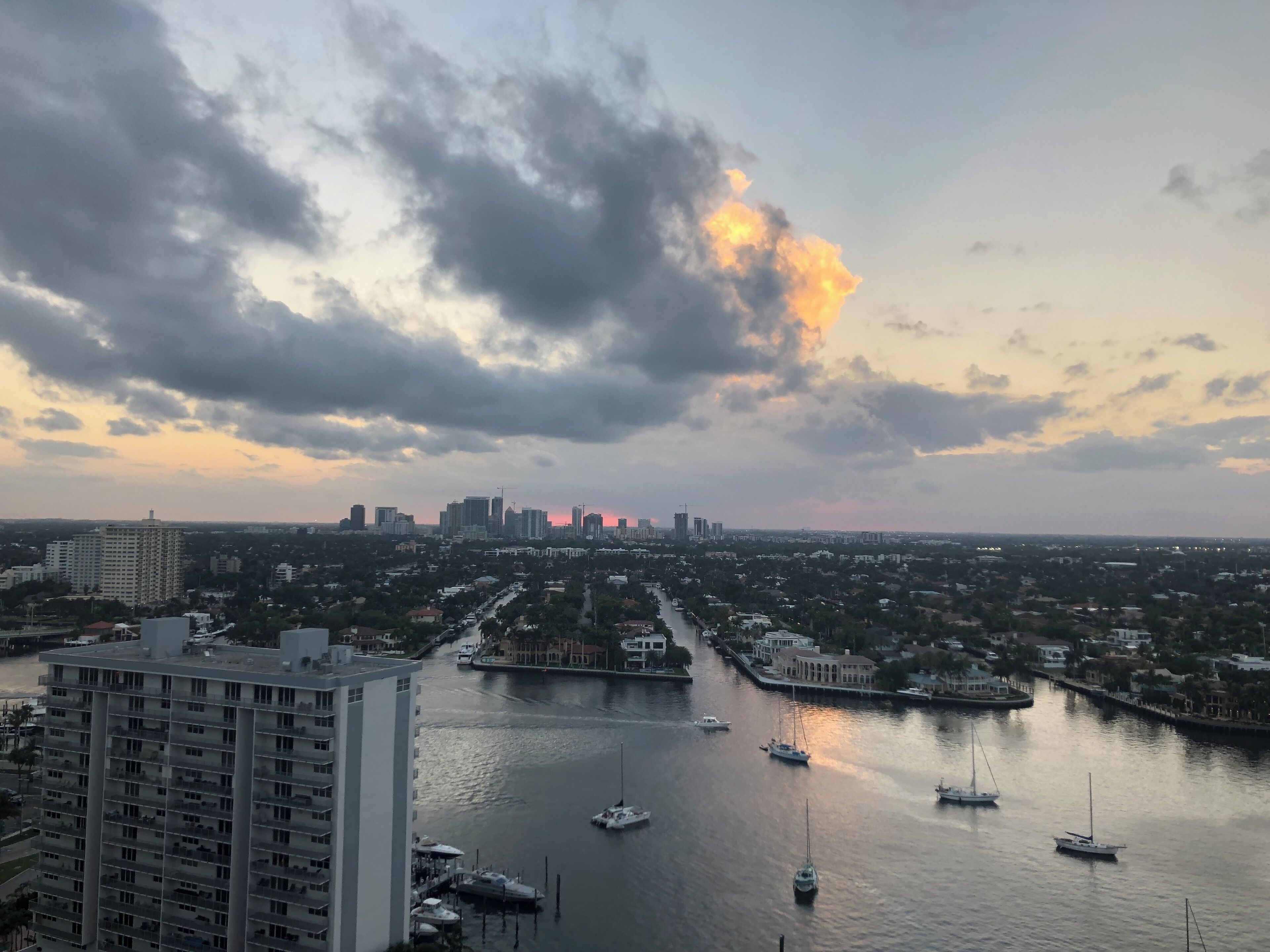 Great view from Marriott Beach Place hotel. You can't go wrong with the costal view. Ocean views on the 19th floor