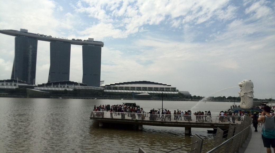 Over looking the Marina Bay and the Big Merlion.