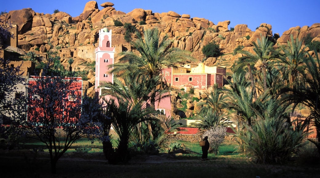 Maroc mettant en vedette gorge ou canyon et patrimoine architectural