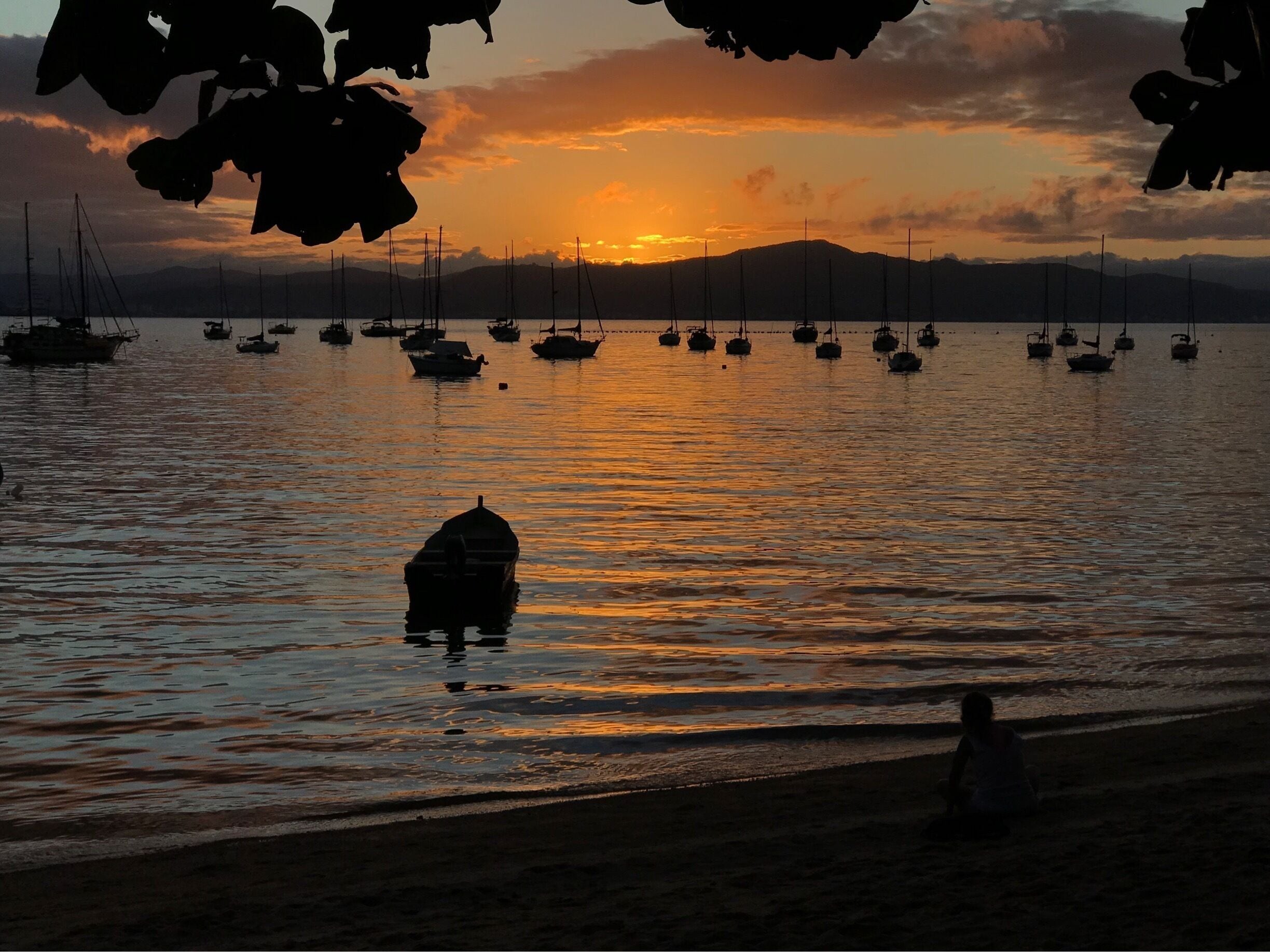 O pôr do sol em Santo Antônio de Lisboa é muito concorrido e extremamente bonito. Local ótimo para algumas boas fotografias. Depois do pôr do sol nada melhor que jantar em um dos muitos restaurantes de frutos do mar.

#florianopolis #pordosol #sunset #santacatarina #santoantoniodelisboa #GreatOutdoors