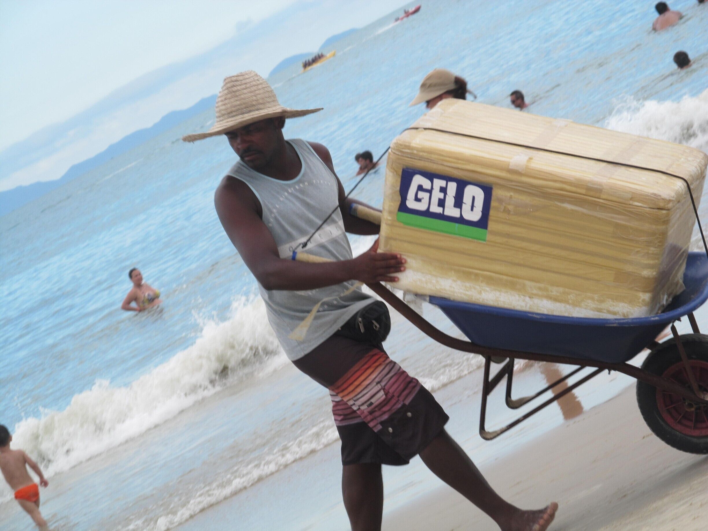 #beach Local vendors abound in this beautiful beach, and they are funny and always smiling :)