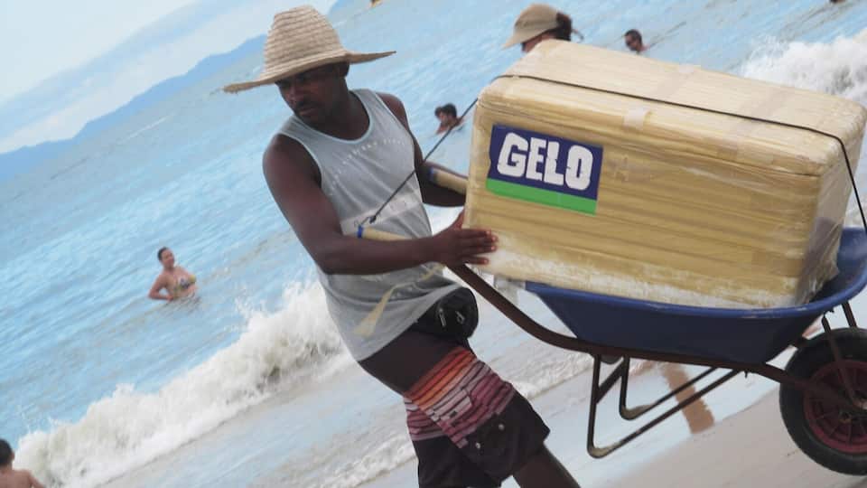 #beach Local vendors abound in this beautiful beach, and they are funny and always smiling :)