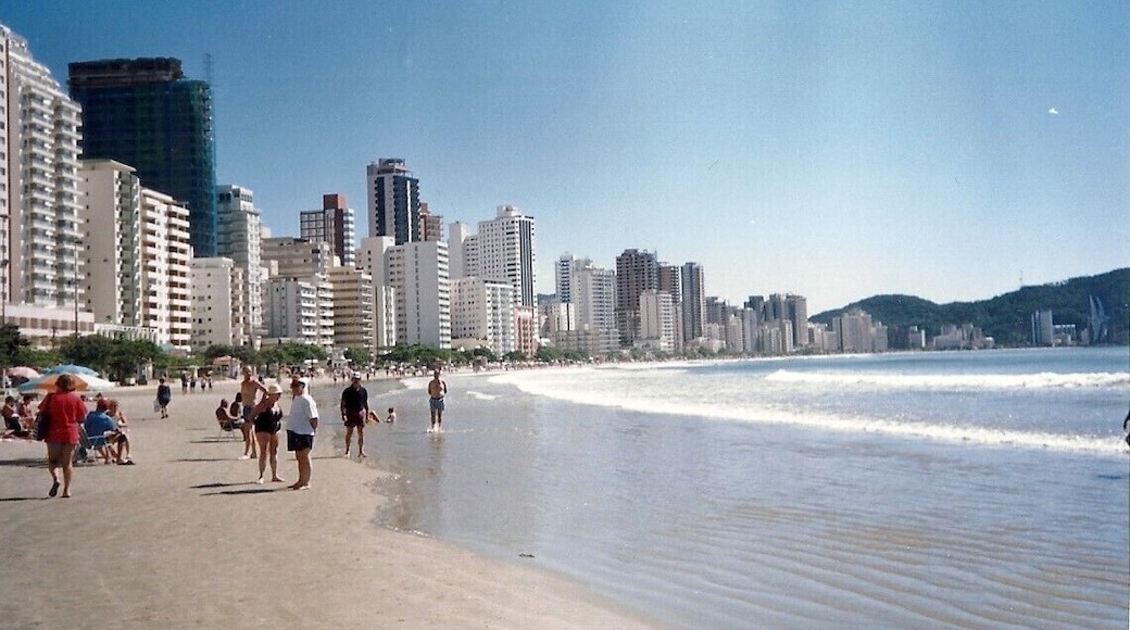 Praia dos Ingleses es una playa situada en el barrio Ingleses, en el norte de la isla de Santa Catarina, en el municipio de Florianópolis, capital del Estado de Santa Catarina, Brasil.