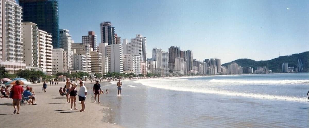 Praia dos Ingleses es una playa situada en el barrio Ingleses, en el norte de la isla de Santa Catarina, en el municipio de Florianópolis, capital del Estado de Santa Catarina, Brasil.