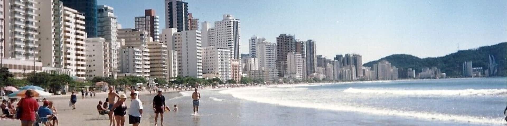 Praia dos Ingleses es una playa situada en el barrio Ingleses, en el norte de la isla de Santa Catarina, en el municipio de Florianópolis, capital del Estado de Santa Catarina, Brasil.