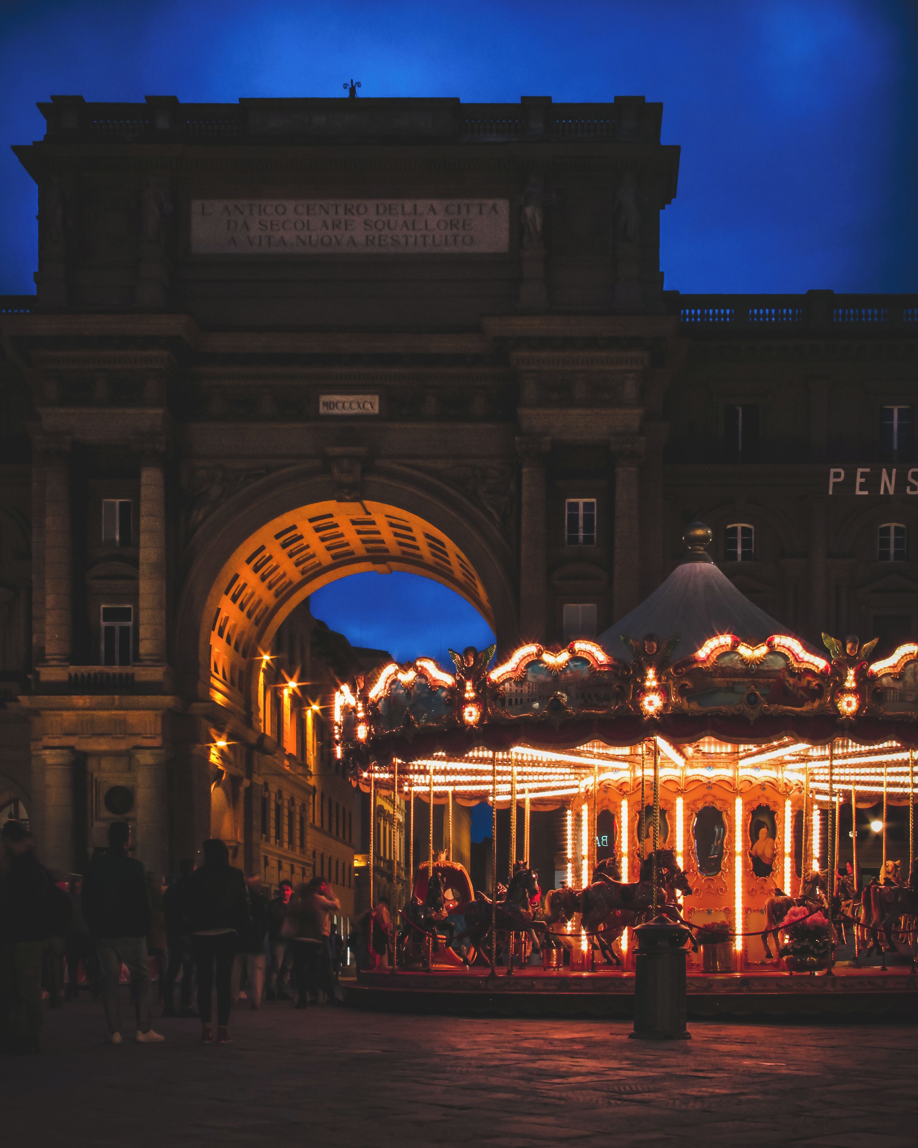 the light of the merry-go-round, the joy of returning children #lifeatexpedia