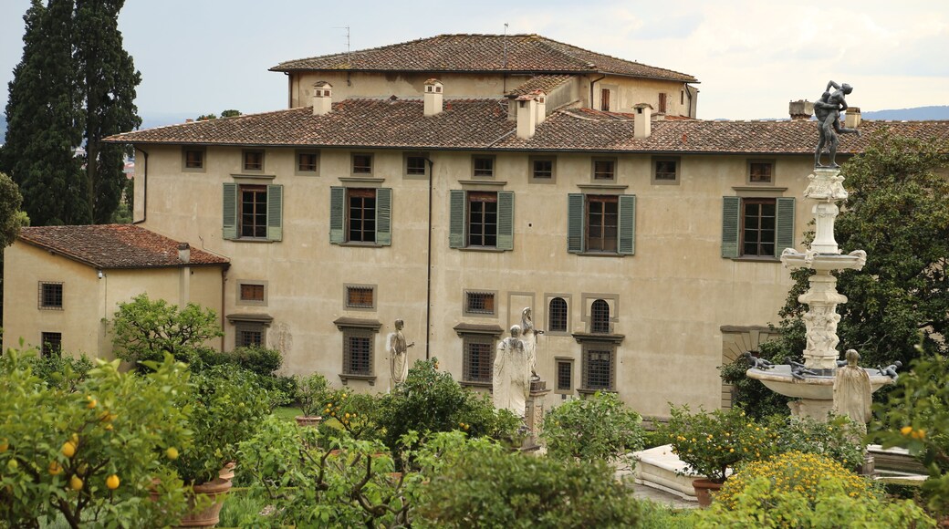 Il retro visto dal giardino