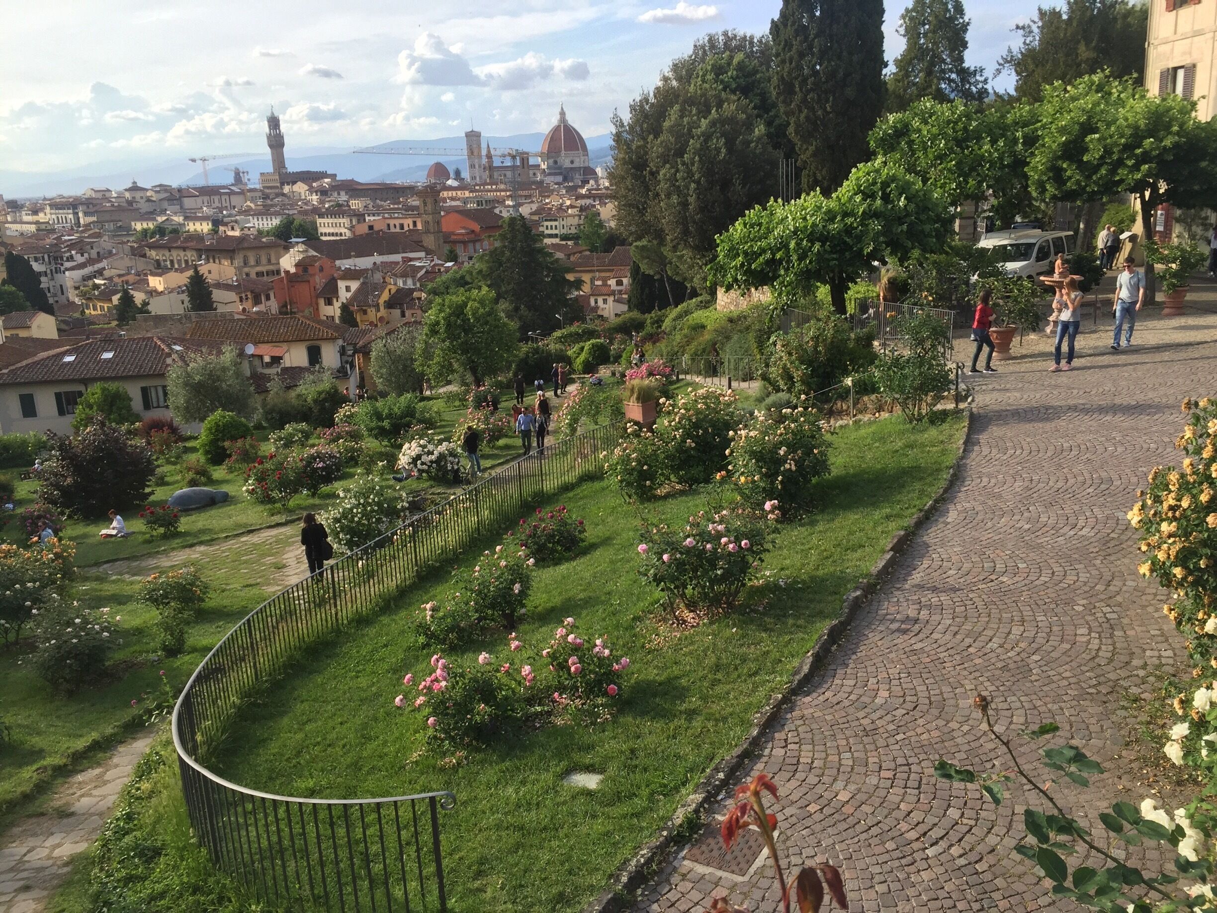 Le
Jardin des
Roses sur
Le
Chemin de la
Piazzale Michelangelo 