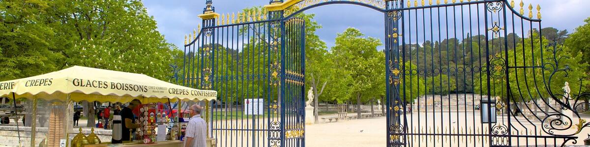 Nimes featuring street scenes