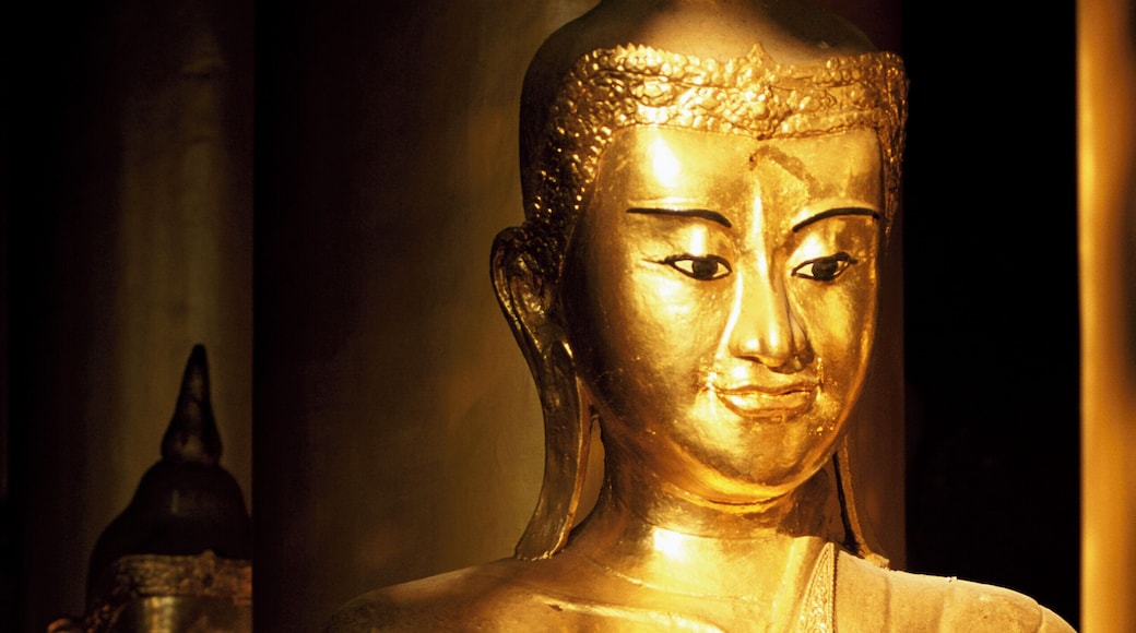 Two Statues of Buddha, Shwedagon Pagoda, Rangoon, Burma, Asia