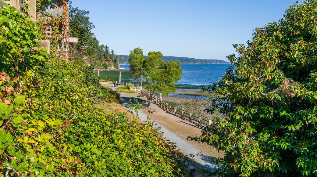 Seafront promenade with hotel along the beach at Langley on Whidbey Island in Washington State