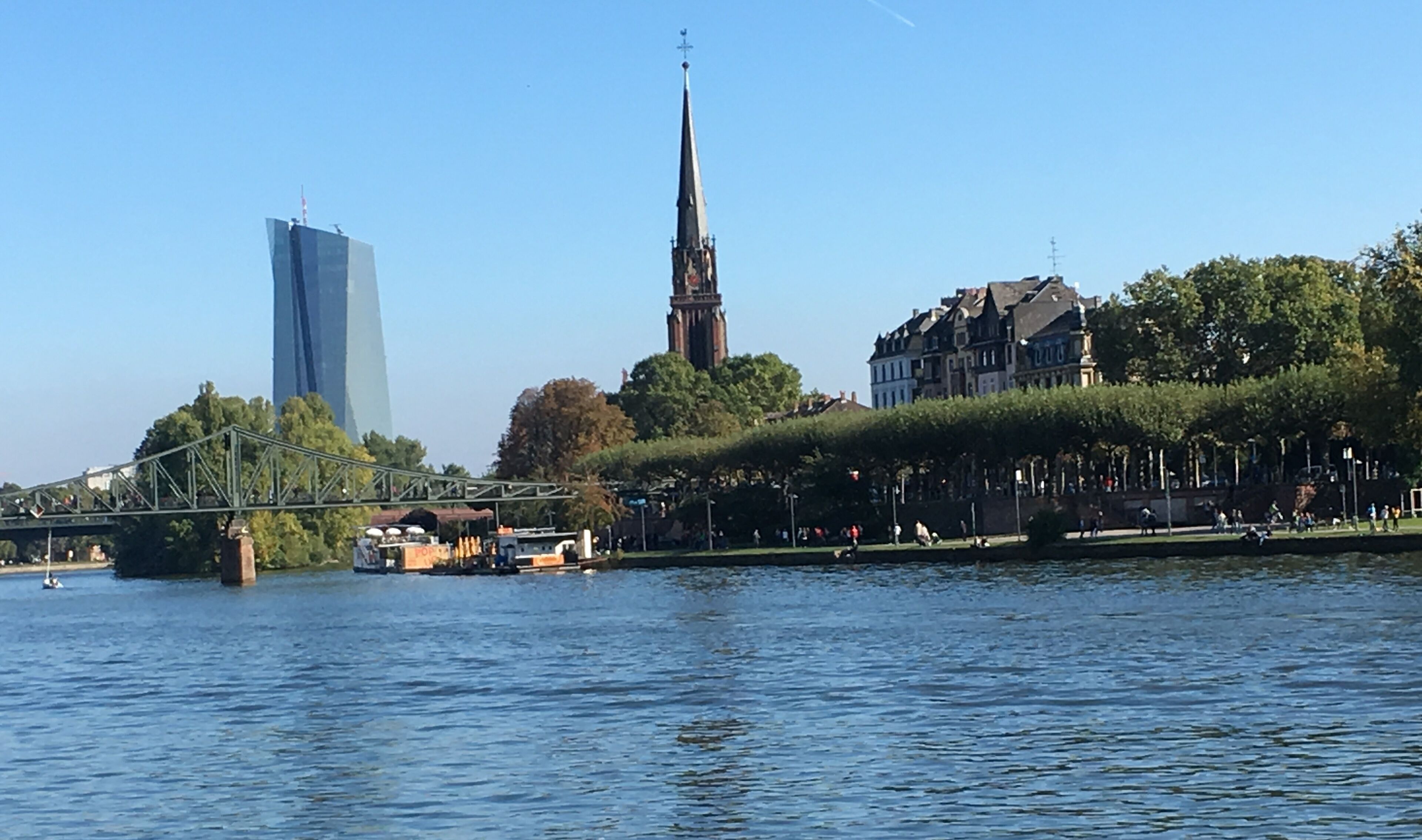 Frankfurt has a wonderful combination of old and new architecture.  

#travel #photography #architecture #frankfurt #germany 