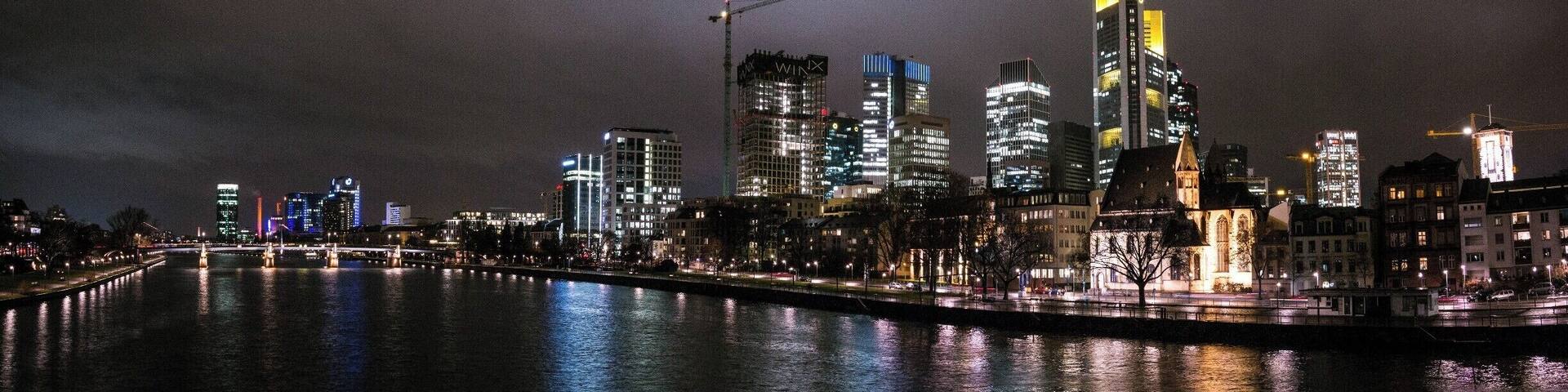 Frankfurt on the night looks amazing. There are several bridges on the river and you can take great pictures from each of them.
#germany #bvsquad #UrbanJungle #frankfurtammain #night #cityscape