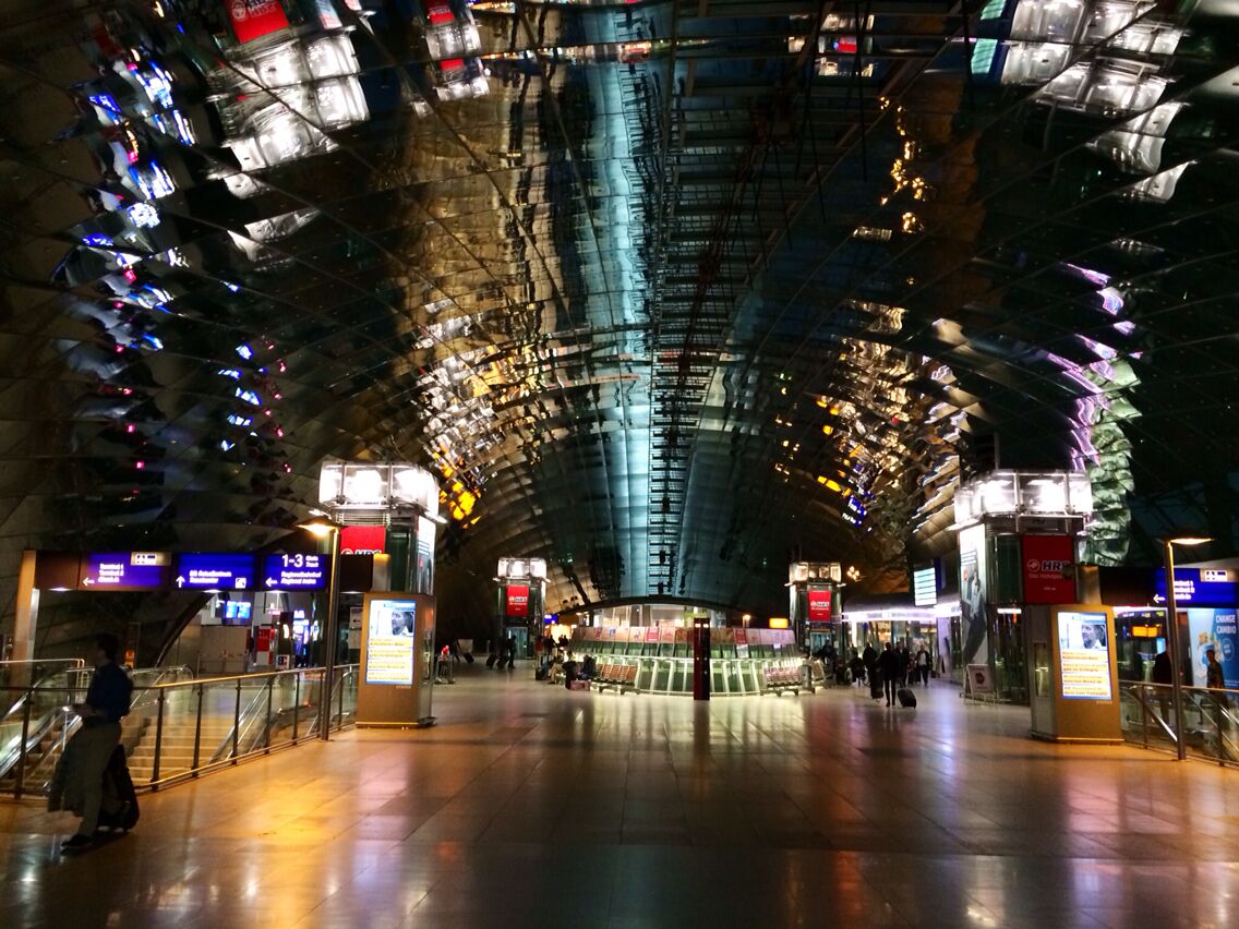 In the night:
97 lifts and escalators 1,800 construction workers and project staff 20,000 façade components 7,000 doors 2,000 glass panes in the skylight 20,000 tons of steel 60,000 cubic meters of concrete 145,000 square meters of façade