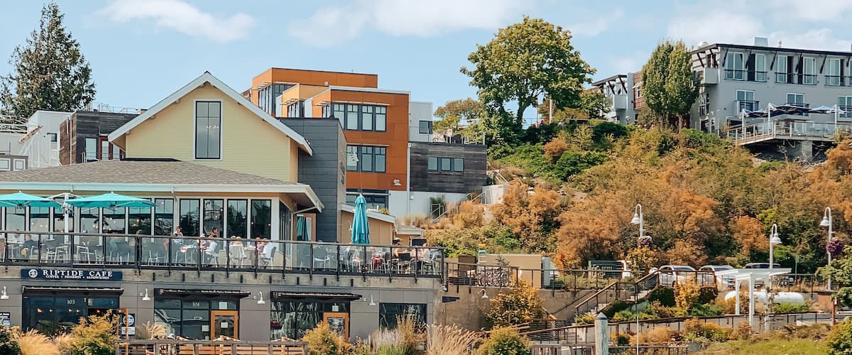 The view getting off the ferry at Friday Harbor in San Juan Island. The perfect weekend getaway in western Washington!
If you’re driving, you can drive on the ferry from Anacortes. However, for a quicker trip from downtown Seattle, you can walk on the Clipper at the Seattle waterfront (no cars) and sail all the way directly to Friday Harbor! If you’re lucky, you may see some orcas - I saw about a dozen, including calves jumping out of the water when I went in July last year!
Friday Harbor is a fun little seaside town with lots of little cafes and shops.