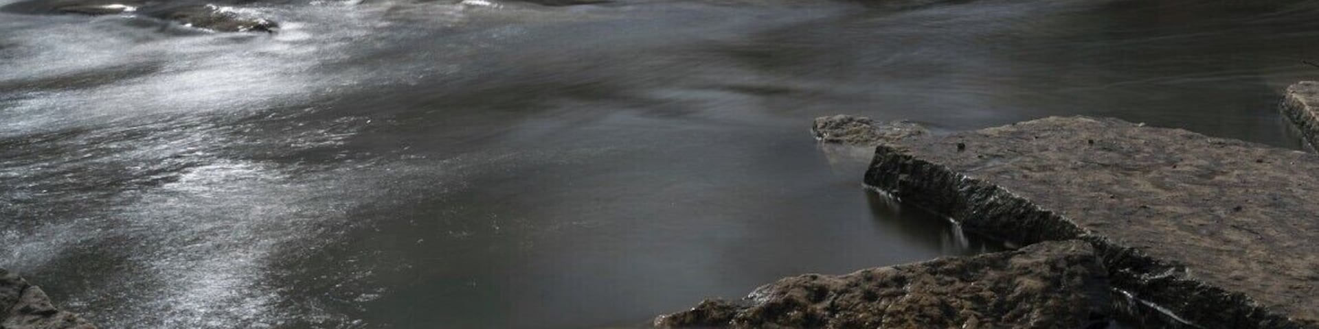 Who says Chicago doesn't have any waterfalls. Very easy hike to this site. Plenty of parking too. #River