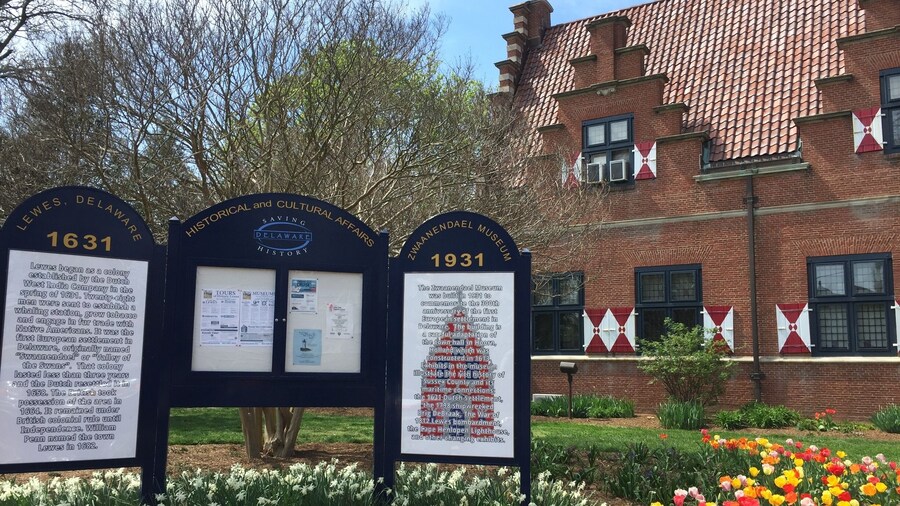 Cute place to read a book and relax, enjoy the tulips and don't forget to visit the museum.