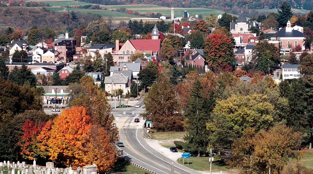Ligonier showing landscape views and a small town or village