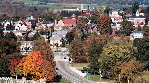 Ligonier showing landscape views and a small town or village