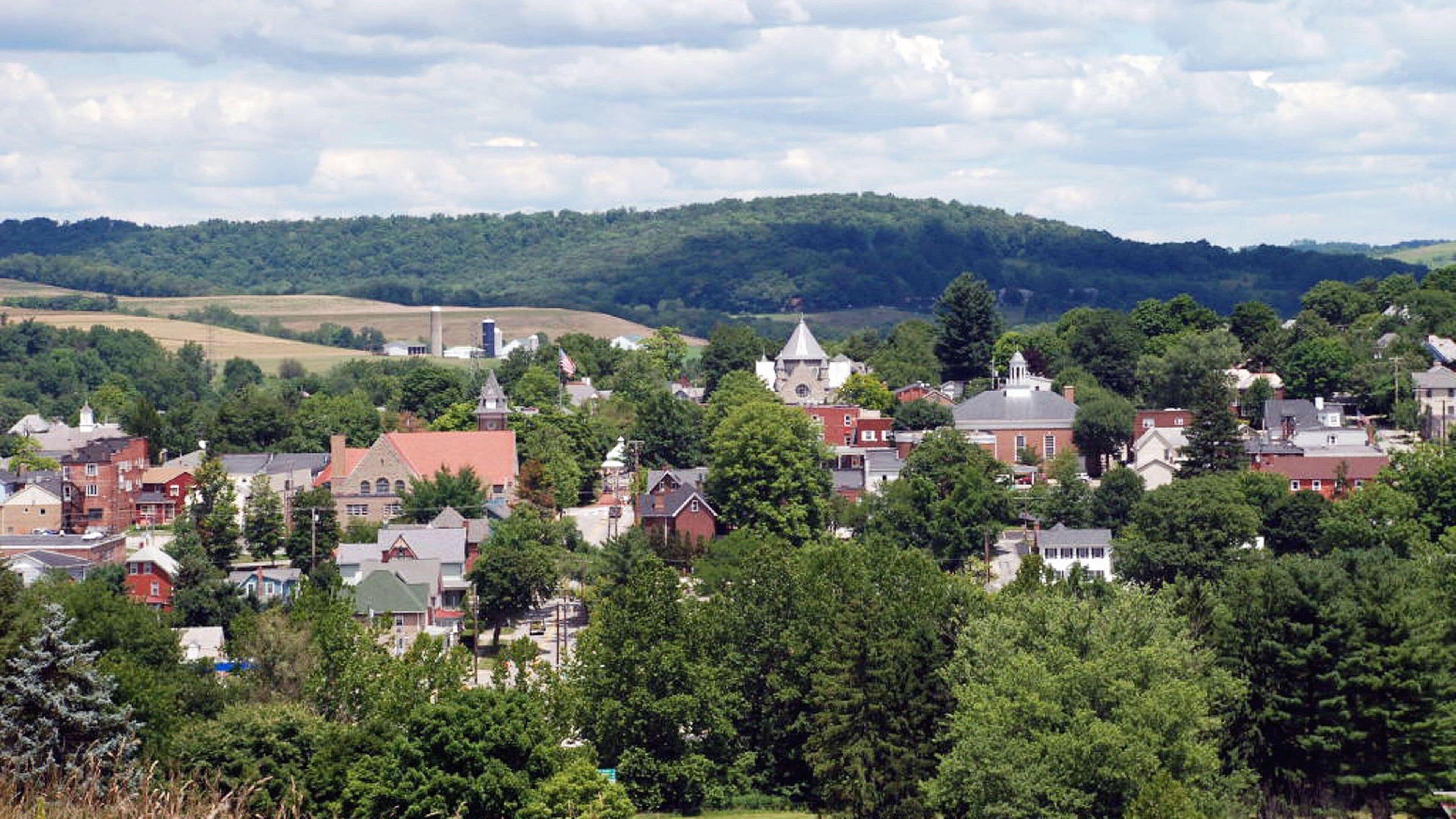 Ligonier showing landscape views and a small town or village