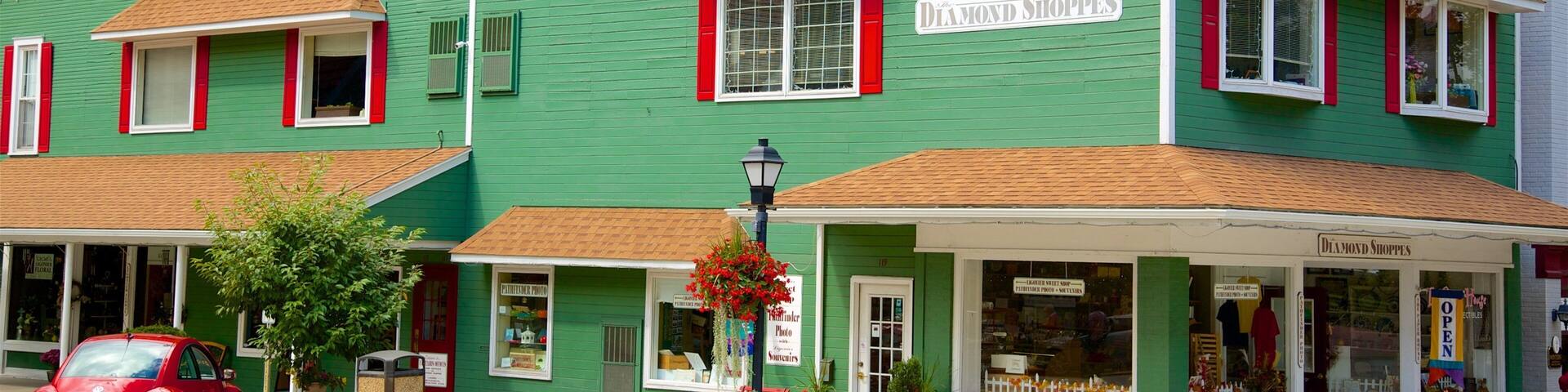 Ligonier showing heritage architecture and a small town or village