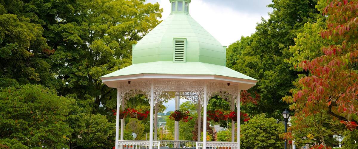 Ligonier which includes heritage architecture