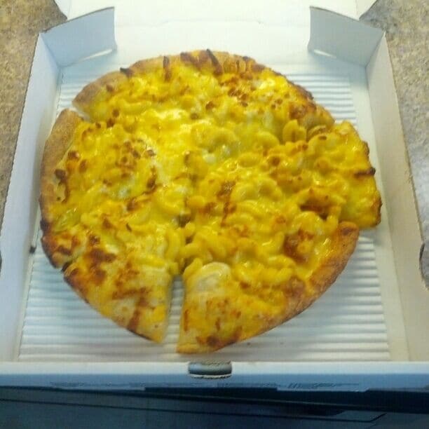 Mac and cheese pizza!