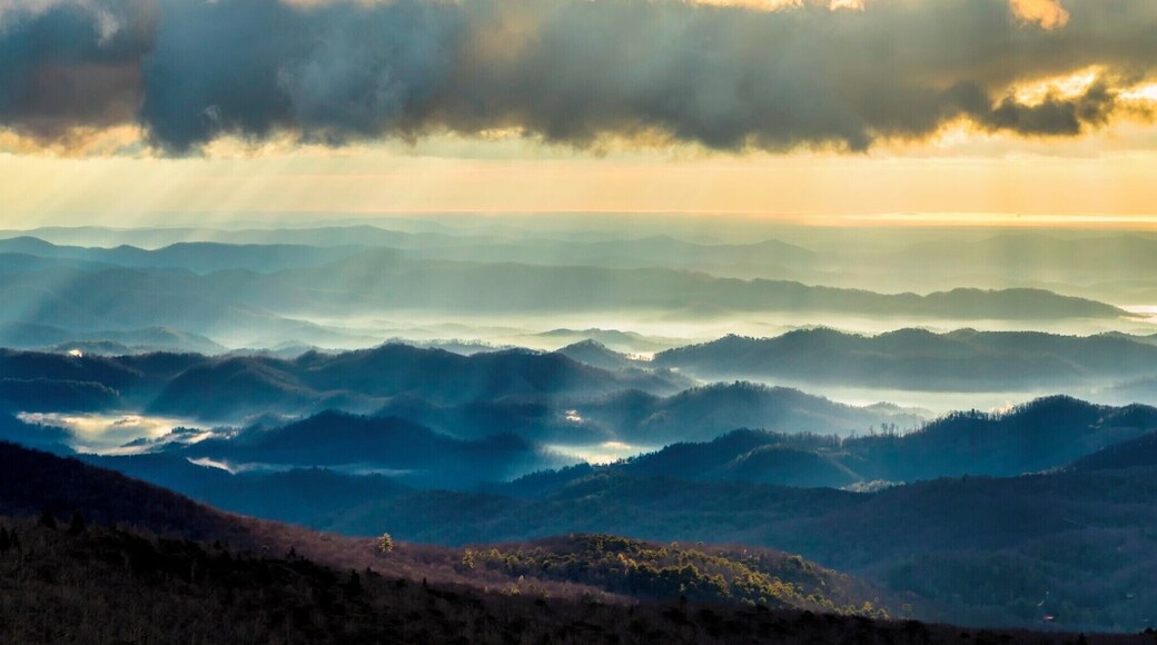 A telephoto view of the foothills from Linn Cove Viaduct. I really loved the fog moving through and the sun rays.