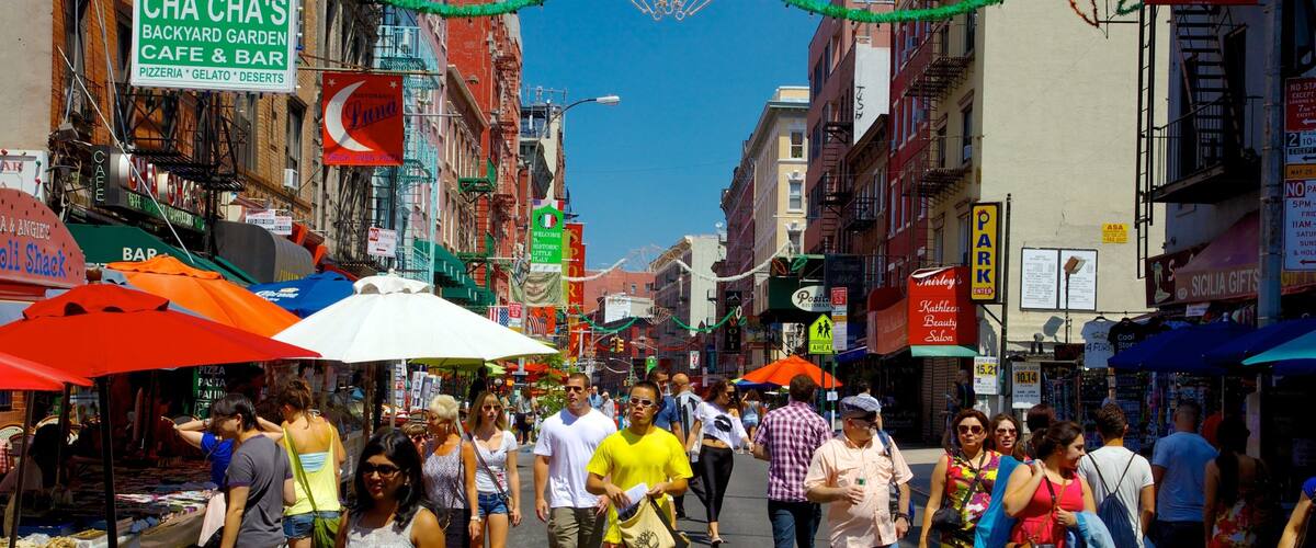 Little Italy showing street scenes, a city and markets