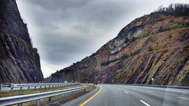 Sideling Hill is impressive beyond words. After going up and down hills in the gray, foggy day, this sight was welcomed. With a rest stop on both sides of the roads, you can follow a pathway to get a better look at the clear rock layers that make up the mountain.
#geology #maryland #outdoors #roadtrip