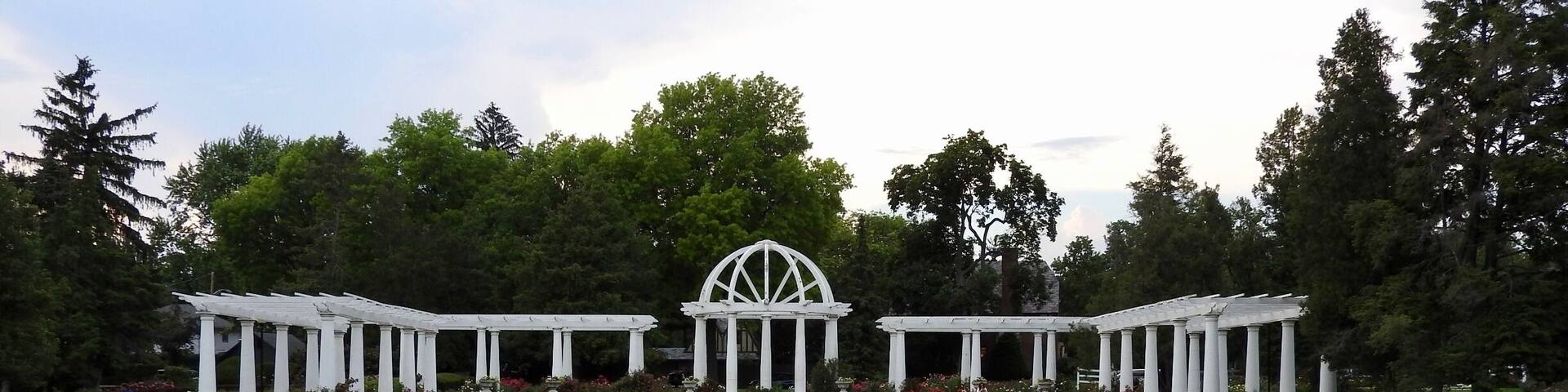 Lakeside park offering sunken gardens with a variety of roses, plus fountains & pavilions.
#LikeALocal