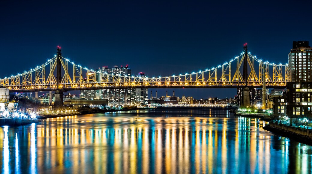 Ed Koch Bridge (aka Queensboro bridge) by night