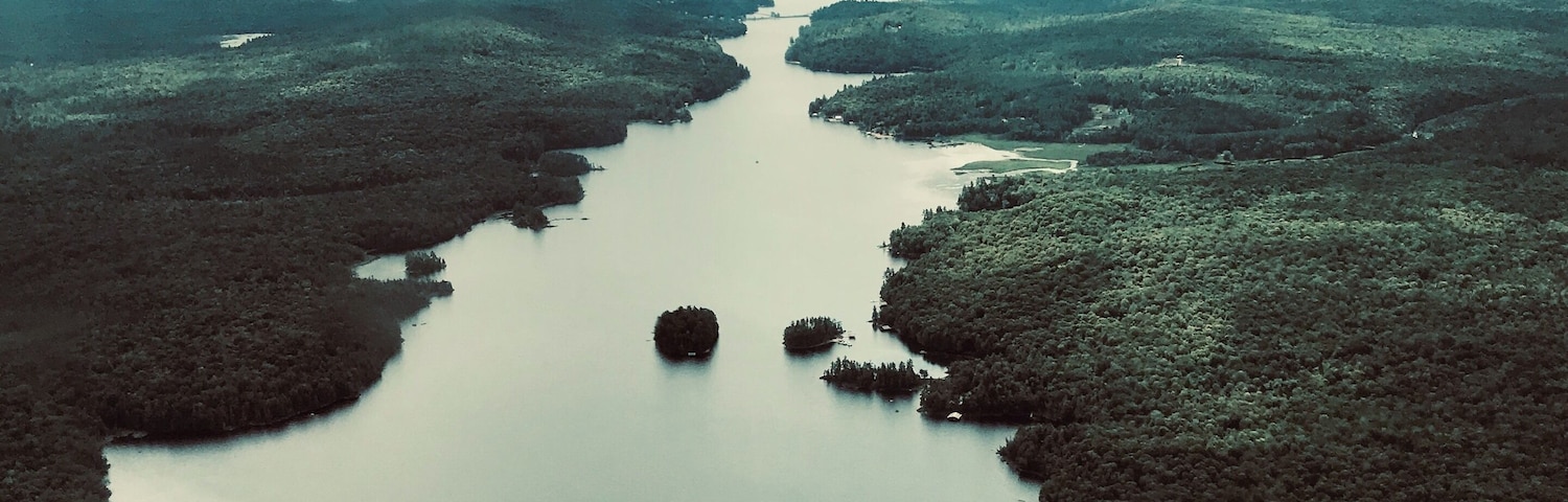 This photo was taken from my iPhone 7+ and shows that you don’t need a $3,000 camera to get good shots. I went on a seaplane and didn’t bring my m50 and was mad that I couldn’t take photos, but then I took out my phone and it still looks good!!!! Use this post and this caption as motivation for your next photo! 😋 #Adventure