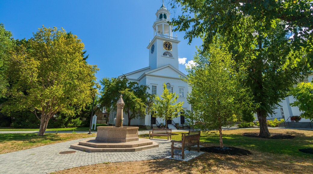 Manchester-by-the-Sea featuring a church or cathedral and a garden