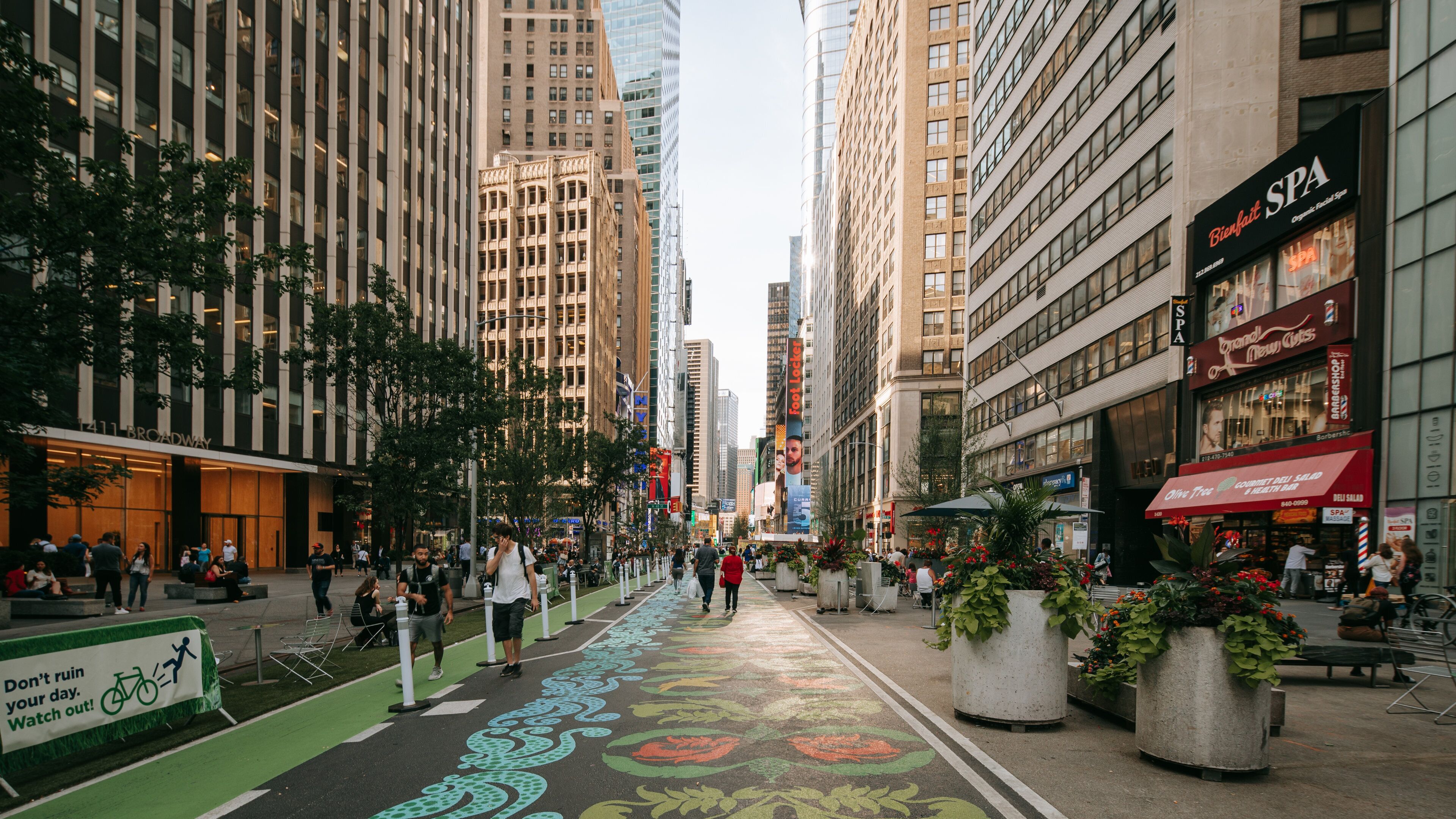 Midtown featuring street scenes and a city