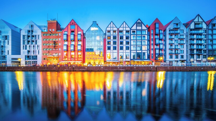 Lots of bars and restaurants on the Motlawa River Embankment ... and great photo opportunities during the blue hour