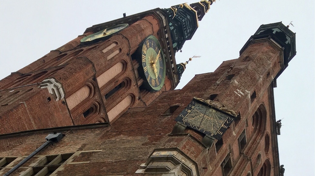 A view of the cathedral .
Gdansk