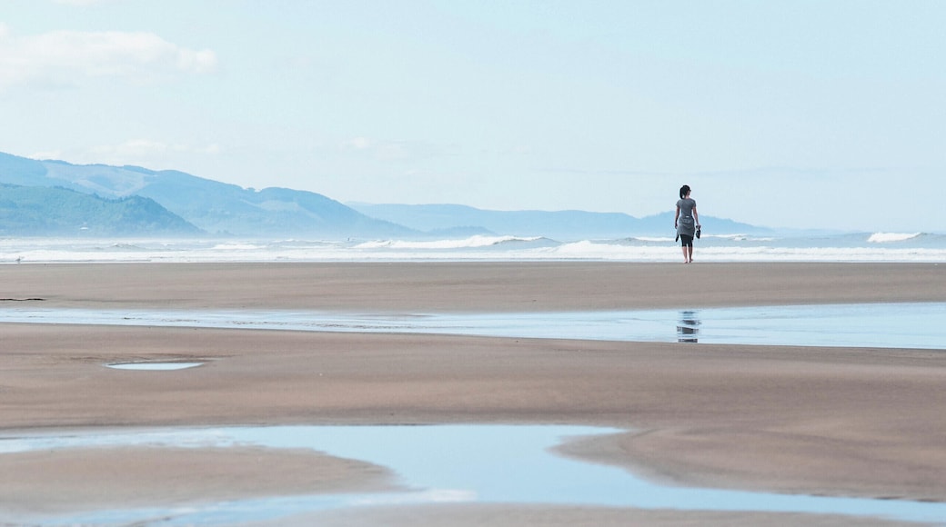 A tiny town situation on the magical and rugged Oregon Coast, Manzanita is slightly south of the more popular Canon Beach. That said, it has plenty to offer, boasting beautiful beaches where the mountains meet the sea. During low tide, dimples in the sand fill with perfectly still water creating stunning reflections. This photo reminds me of the mythical 'Midworld' created by Stephen King in 'The Dark Tower' series #LifeAtExpediaGroup