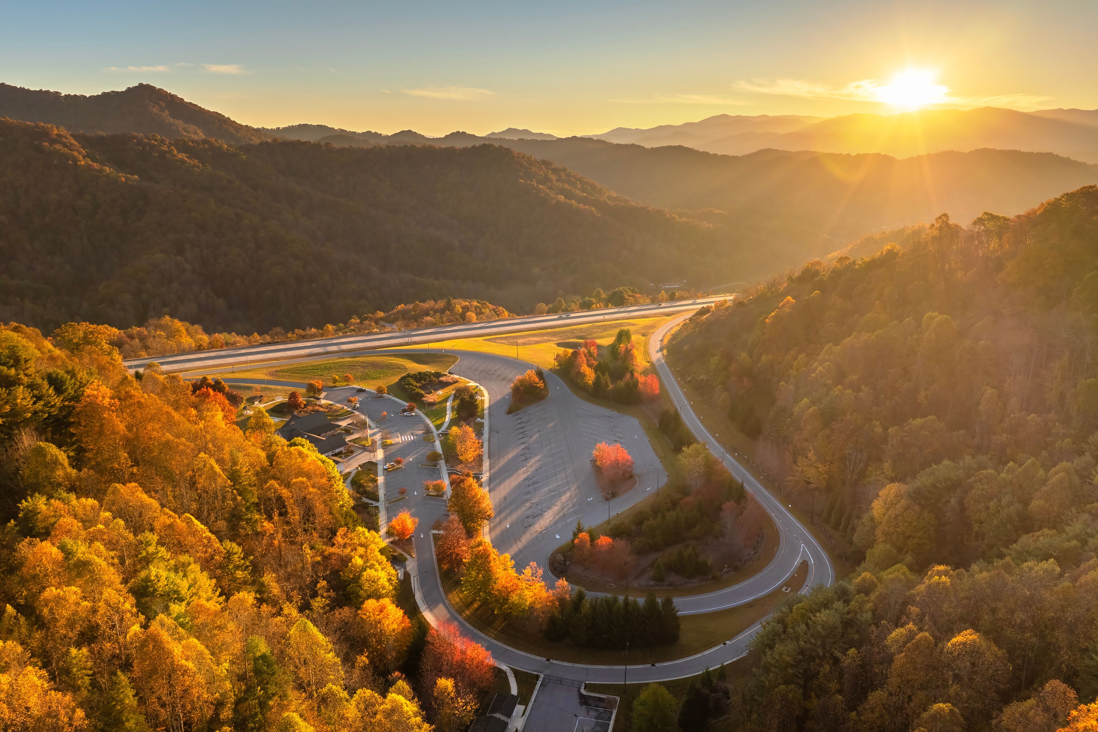Large rest area on I-26 interstate freeway in North Carolina near Mars Hill for cars and trucks overnight parking. Recreational place during long traveling