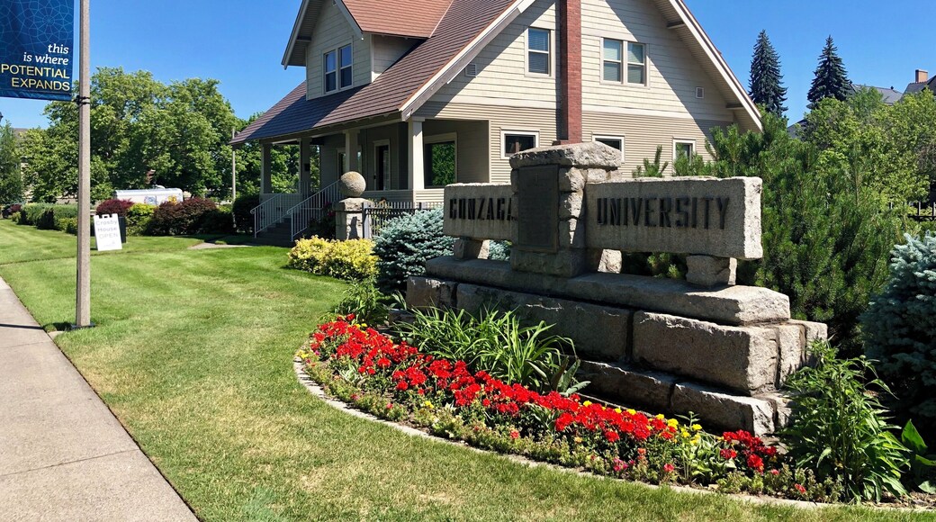 Bing Crosbys family moved from Tacoma, Washington to Spokane, Washington in 1906 when he was 3 years old. The family rented a home for the first several years prior to building this one from a kit in 1911. It is located just north of the Gonzaga University Campus. The house is 1,350 square feet and has 4 bedrooms and 2 bathrooms. It is now run as a museum which is open everyday but Sunday with free admission.