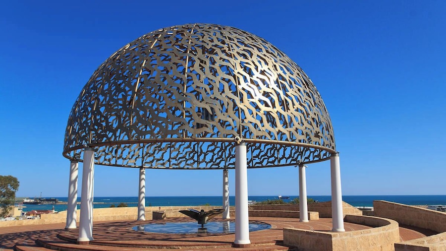 The HMAS Sydney II Memorial in Geraldton WA.
Geraldton is a coastal city in Western Australia, located 424 kilometres north of Perth.
The memorial recognises the loss of the World War II cruiser HMAS Sydney and is located on top of a small hill overlooking Geraldton.
645 people aboard the HMAS Sydney II died and so the dome is made up of 645 stainless steel seagulls.